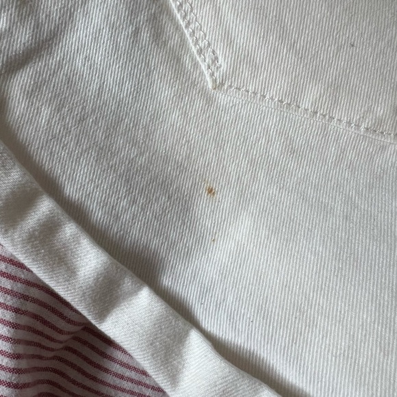 SOLD Mossimo Mid Rise Midi White Denim Shorts Size 6/28 4" Inseam *small stain* - Picture 4 of 6